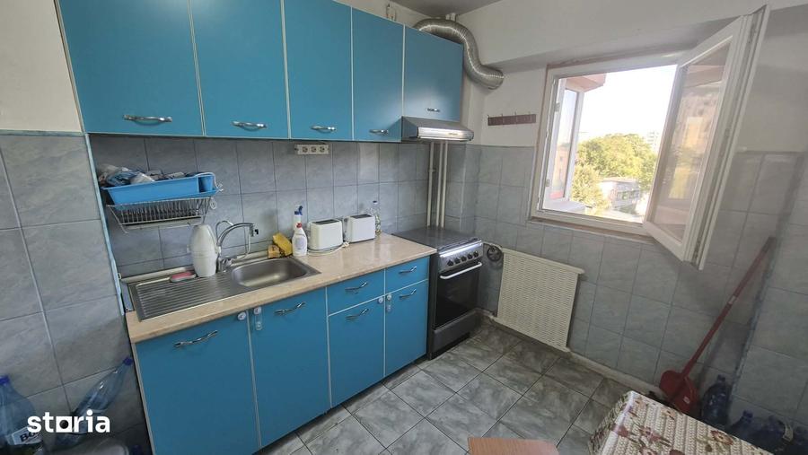 Apartament cu 3 camere decomandat în Tei