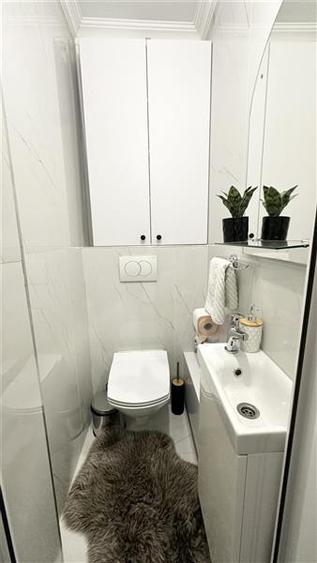 Apartament cu 4 camere semidecomandat, mobilat în Tomis Nord