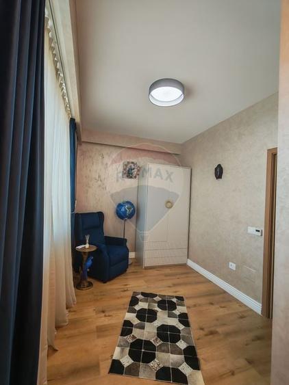 Apartament cu 3 camere decomandat, mobilat în Central