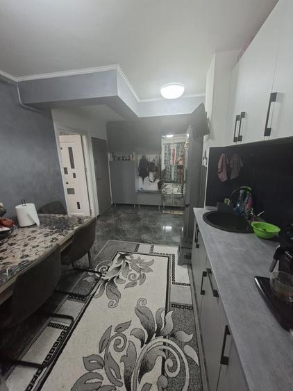 Apartament cu 3 camere decomandat în Lacu
