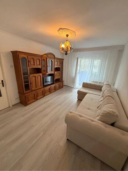 Apartament cu 3 camere decomandat în Dristor