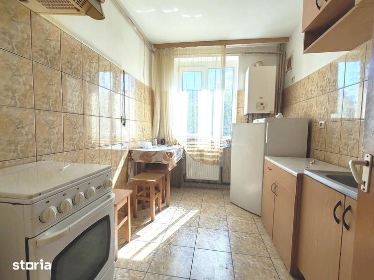 Apartament cu 2 camere semidecomandat în Craiovei