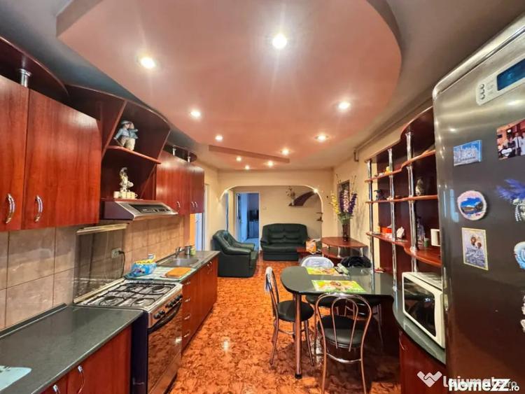 Apartament cu 4 camere decomandat, mobilat în Central