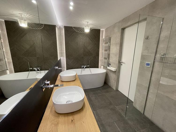 Penthouse cu 5 camere decomandat, mobilat în Herăstrău