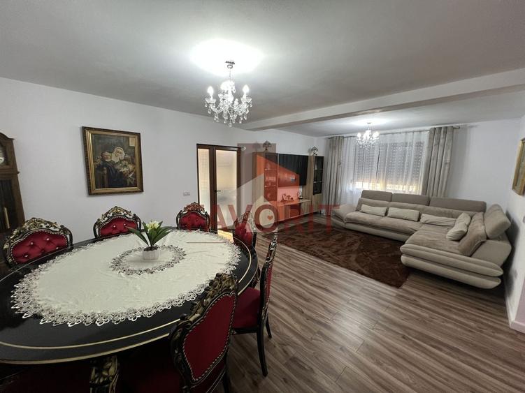 Casă individuală cu 5 camere cu Canalizare în Plopi
