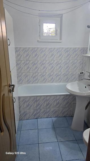 Apartament cu 3 camere decomandat în Horia