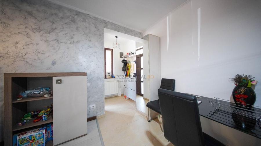 Duplex cu 4 camere cu Canalizare în Central