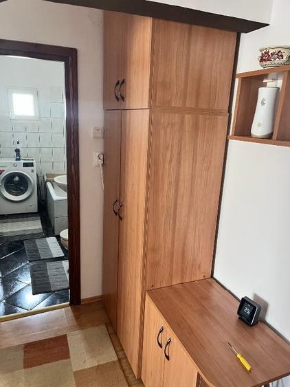 Apartament cu 3 camere decomandat, mobilat în Florilor