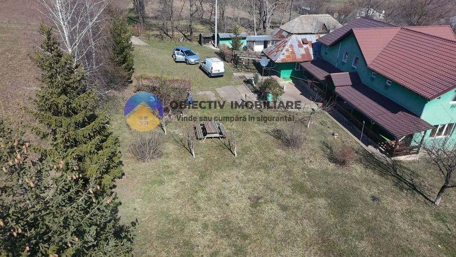 Casă individuală cu 6 camere cu Teren 2088 Mp în Hârtop