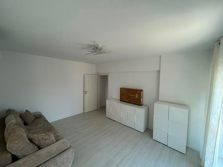 Apartament cu 3 camere decomandat în Berceni