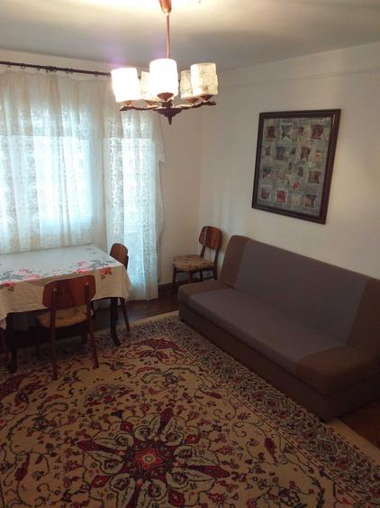 Apartament cu 2 camere semidecomandat în Podu Roș