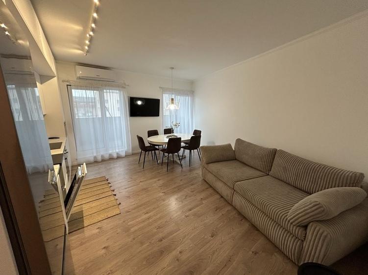 Apartament cu 3 camere decomandat în Exterior Vest