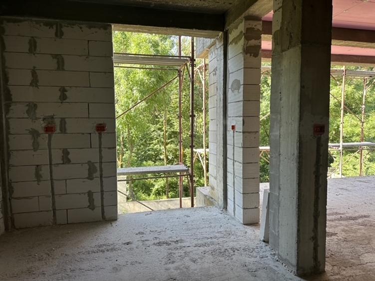 Apartament cu 3 camere în Nord-Est
