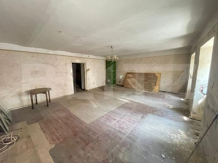 Apartament cu 3 camere semidecomandat în Ultracentral