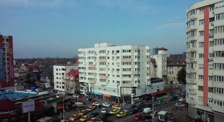Apartament cu 3 camere decomandat, mobilat în 1 Mai