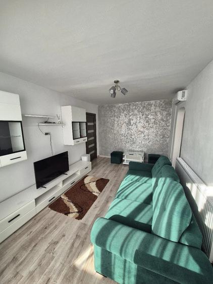Apartament cu 3 camere semidecomandat în Micălaca