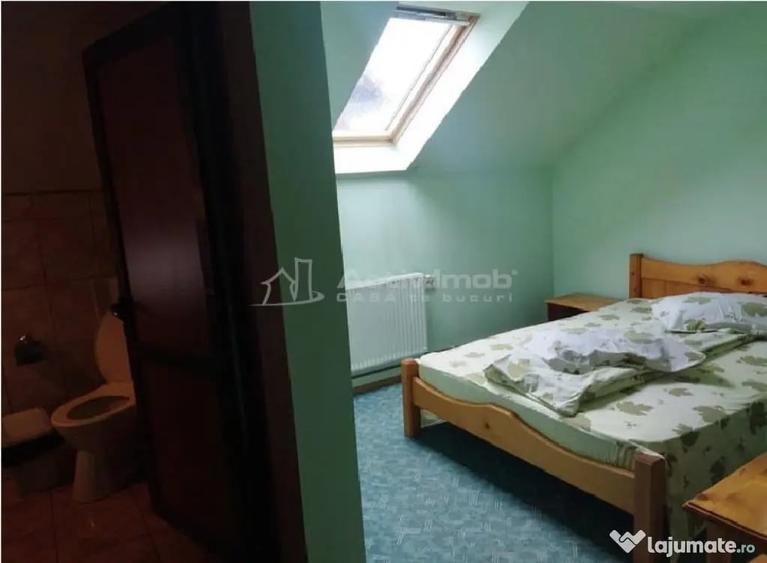 Casă cu 11 camere cu Teren 980 Mp în Central