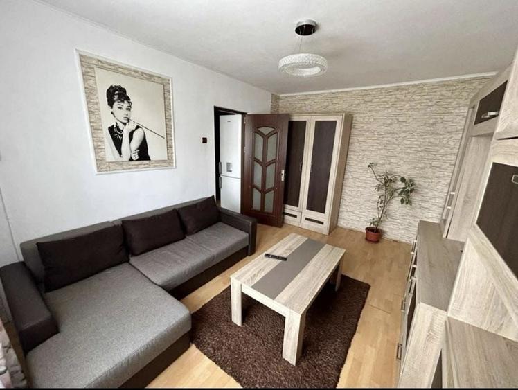 De inchiriat / Apartament 2 camere / Micro 3 - 1