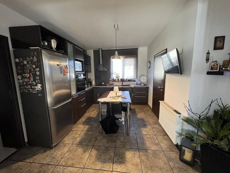 Casă individuală cu 5 camere cu Teren 1000 Mp în Exterior Vest