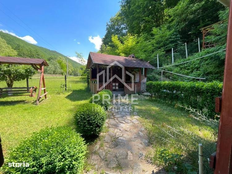 Casă cu 4 camere în Plaiuri