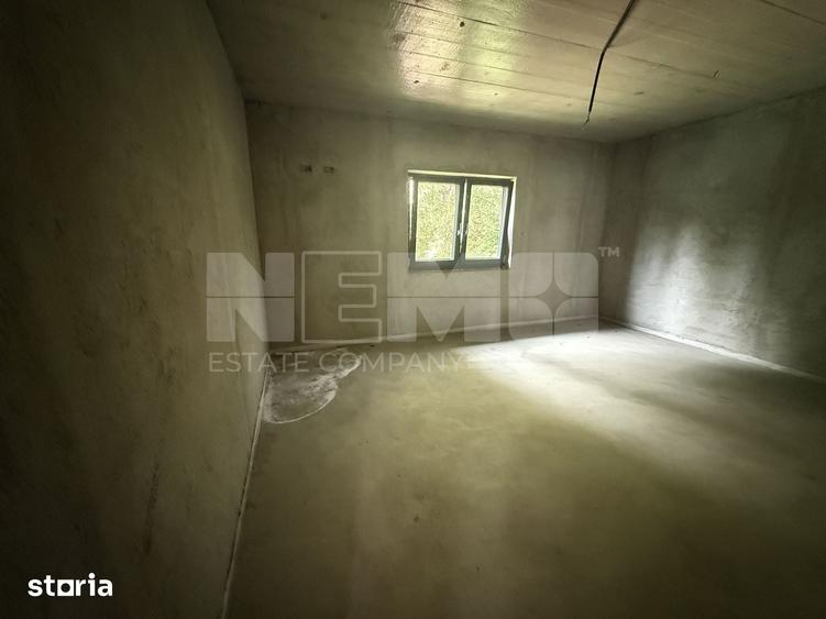 Casă cu 4 camere cu Teren 4100 Mp în Costișa