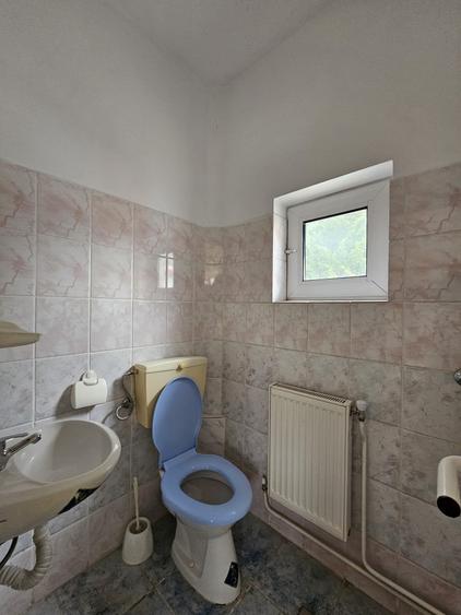 Casă individuală cu 8 camere cu Canalizare în Simeria