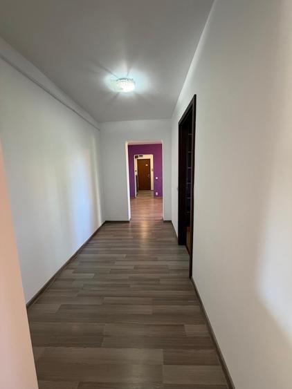 Apartament cu 4 camere semidecomandat în Militari