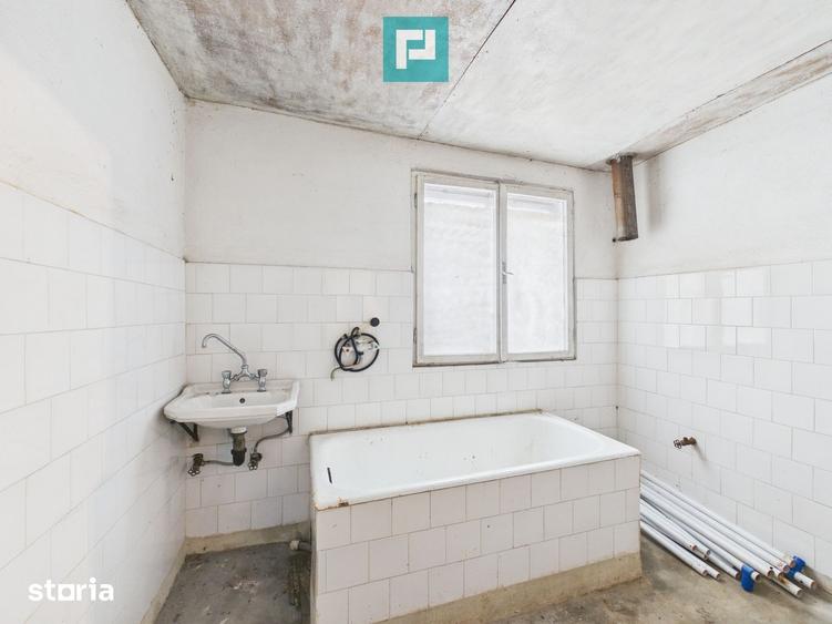 Casă cu 5 camere cu Teren 2837 Mp în Buteni