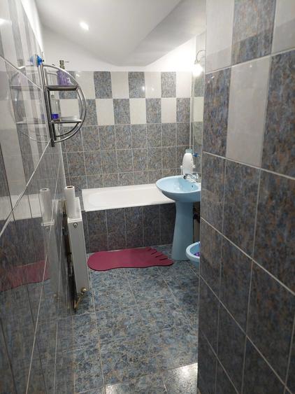 Apartament cu 3 camere decomandat în Ișalnița