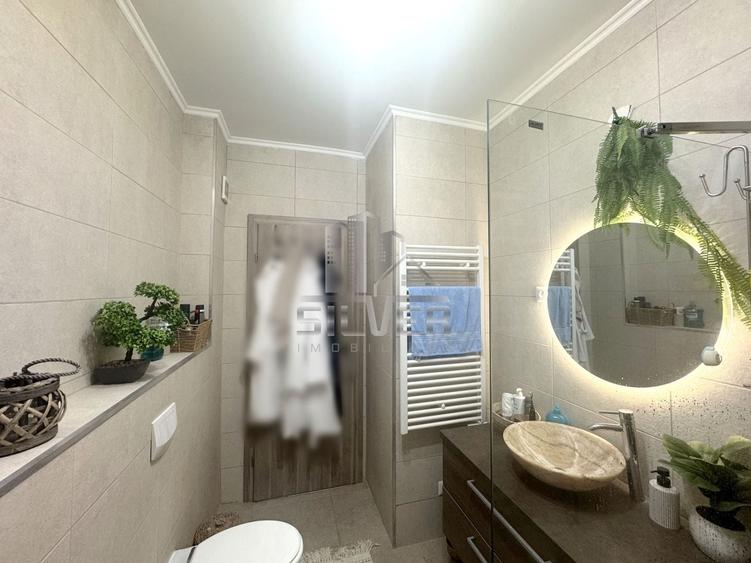 Apartament cu 3 camere semidecomandat, mobilat în Florești