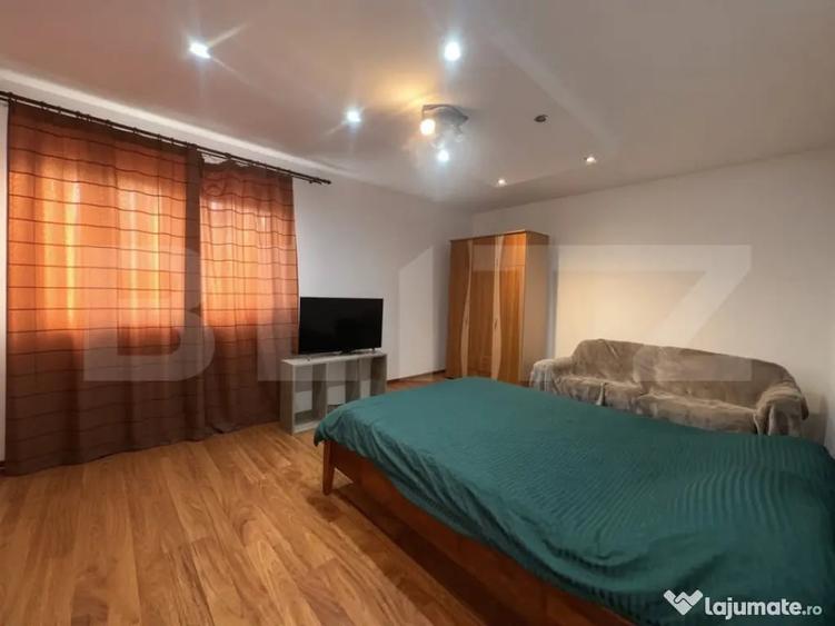 Casă cu 23 camere cu Teren 350 Mp în Central