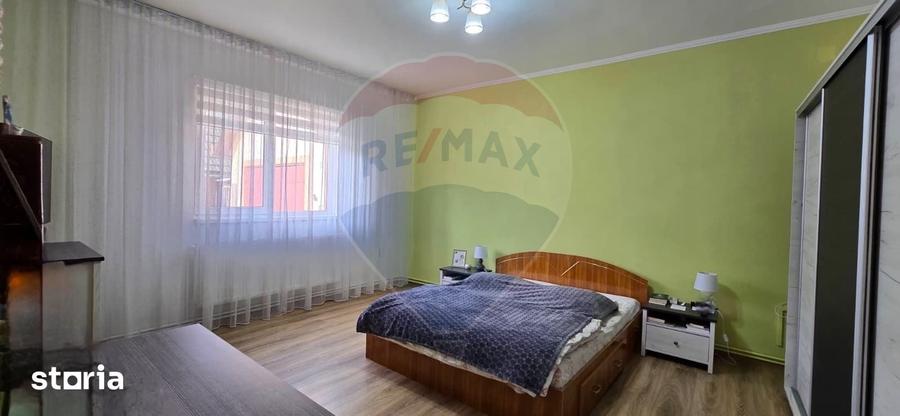Casă cu 6 camere cu Teren 700 Mp în Central