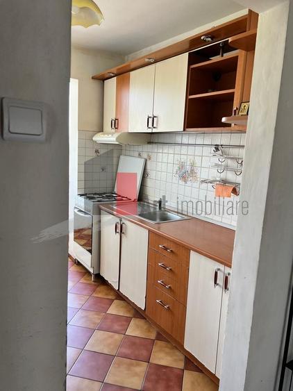 Apartament cu 3 camere decomandat, mobilat în Colentina