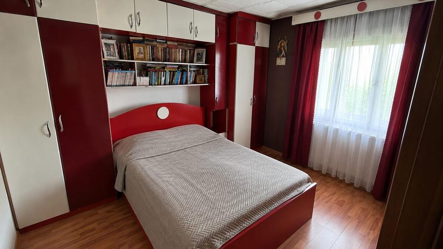 Casă individuală cu 4 camere cu Garaj în Central