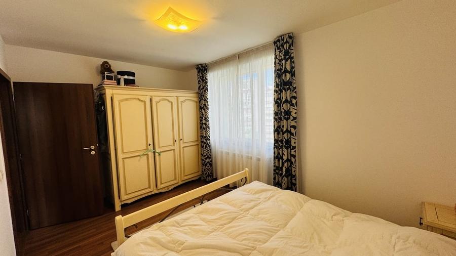Apartament cu 3 camere semidecomandat în Obor