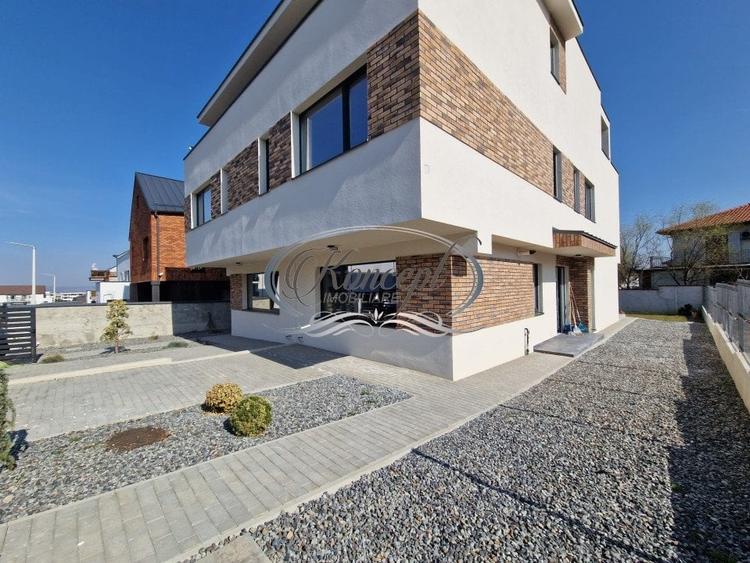 Duplex cu 6 camere cu Canalizare în Europa