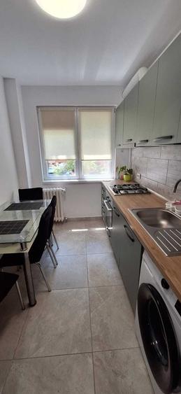Apartament cu 2 camere decomandat în Titan