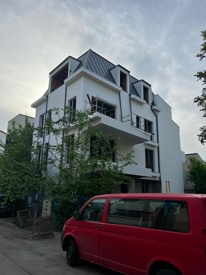Apartament cu 4 camere decomandat în Dorobanți