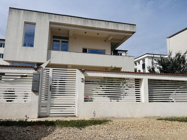 Casă individuală cu 6 camere cu Canalizare în Chiajna