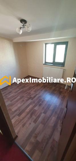 Casă individuală cu 7 camere cu Canalizare în Vitan Mall