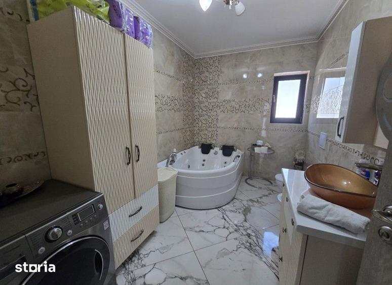 Casă cu 5 camere cu Teren 1700 Mp în Bucium