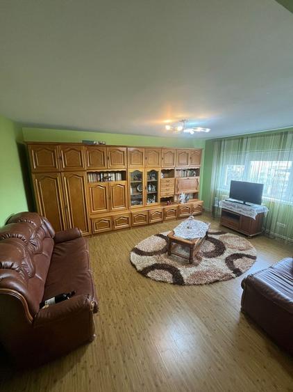 Apartament cu 3 camere decomandat, mobilat în Faleza Nord