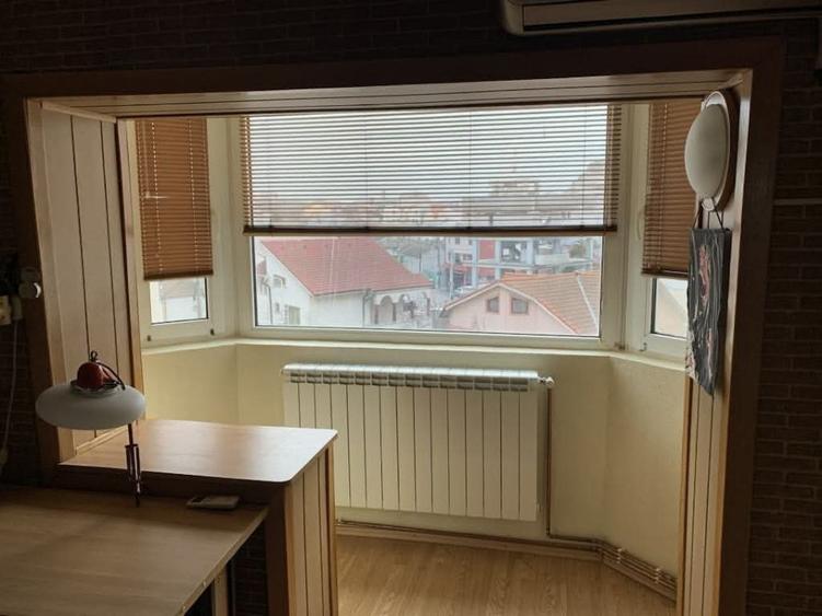 Apartament cu 4 camere decomandat în Trocadero