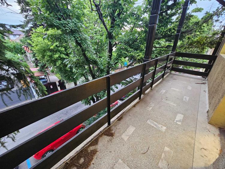 Apartament cu 3 camere decomandat, mobilat în Casin