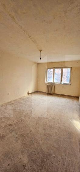 Apartament cu 3 camere decomandat în Simeria
