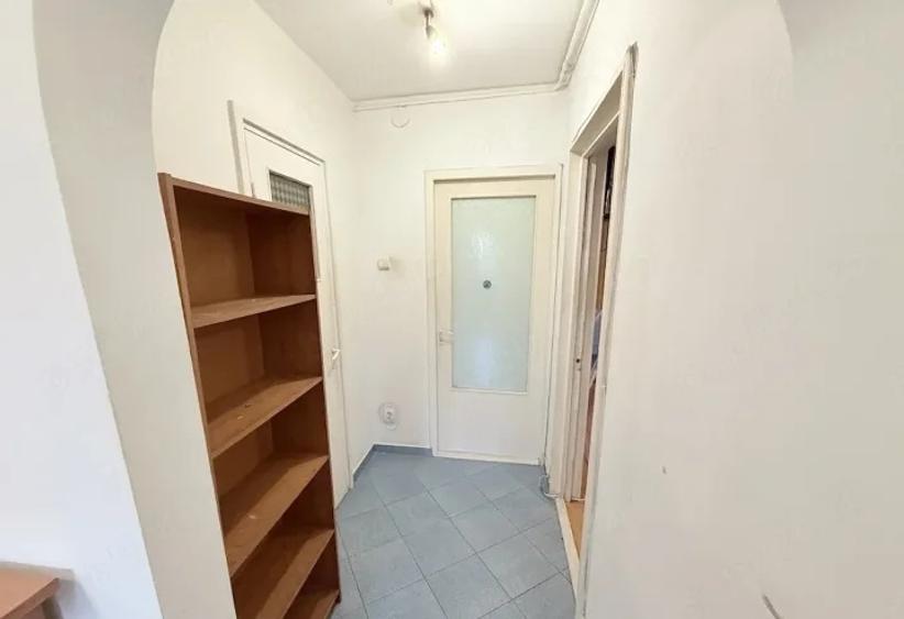 Apartament cu 3 camere decomandat în Drumul Taberei