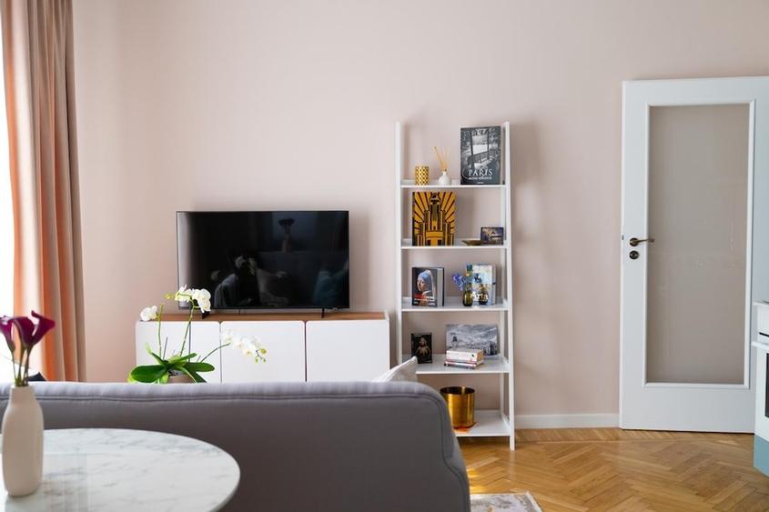 Apartament cu 2 camere semidecomandat, mobilat în Universitate