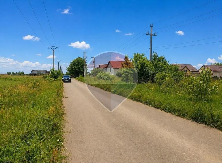 Teren agricol intravilan de 3513 mp, în 1 Decembrie