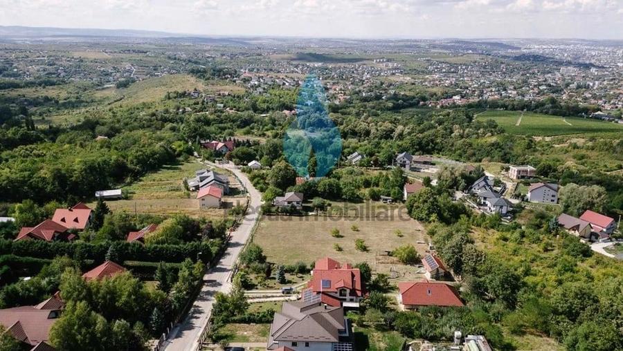 Casă cu 5 camere cu Canalizare în Bucium