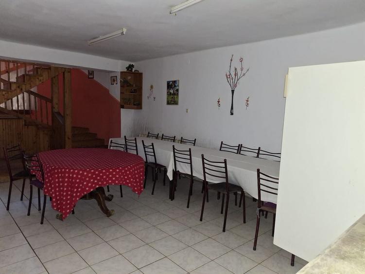 Casă individuală cu 15 camere cu Canalizare în Bazna